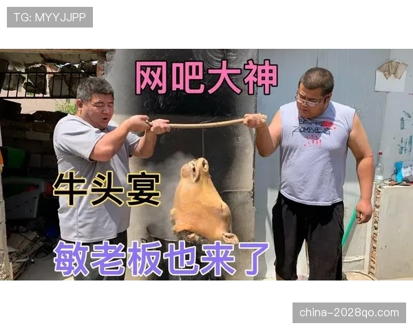 掌敏洁训练完顺手啃个鸡腿，这自律和放纵的切换也太丝滑了