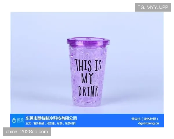 安洗莹训练完直接啃冰块降温，这自律程度我连她喝水的杯子都卷不过